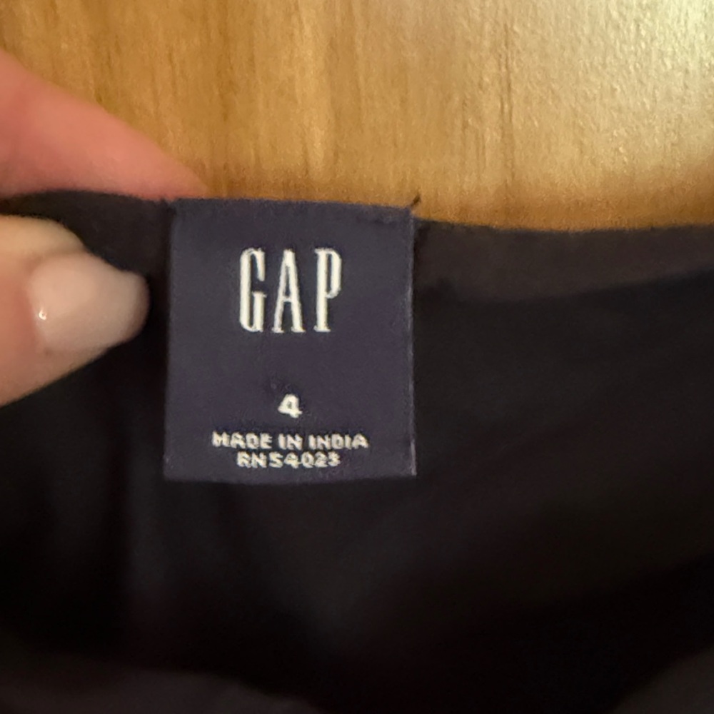 GAP Black Skirt - Picture 2 of 7